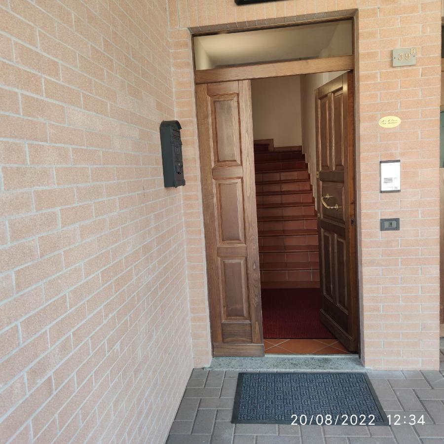 M & M Pinzi Suite Apartment 蒙特普尔恰诺斯塔兹奥 外观 照片