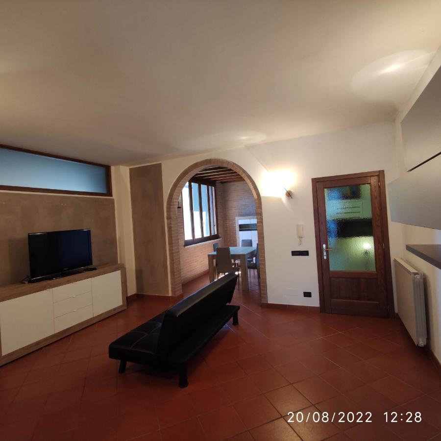 M & M Pinzi Suite Apartment 蒙特普尔恰诺斯塔兹奥 外观 照片